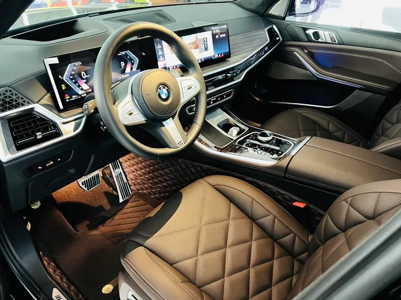 BMW X5 2023 xDrive40Li M Спортивный костюм экстерьер фото 6 BMW X5 2023 xDrive40Li M Спортивный костюм экстерьер фото 6