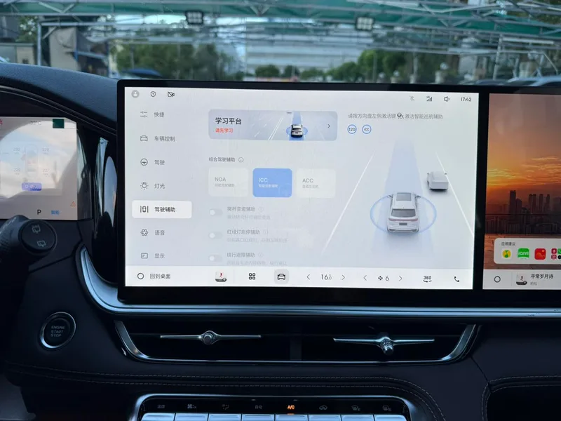 Geely Monjaro 2026 2.0TD High-power automatic four-wheel drive oriental obsidian full moon version interior photo 11 Geely Monjaro 2026 2.0TD High-power automatic four-wheel drive oriental obsidian full moon version interior photo 11