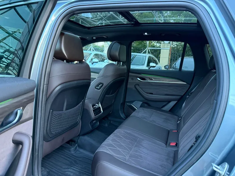 Geely Monjaro 2026 2.0TD High-power automatic four-wheel drive oriental obsidian full moon version interior photo 15 Geely Monjaro 2026 2.0TD High-power automatic four-wheel drive oriental obsidian full moon version interior photo 15