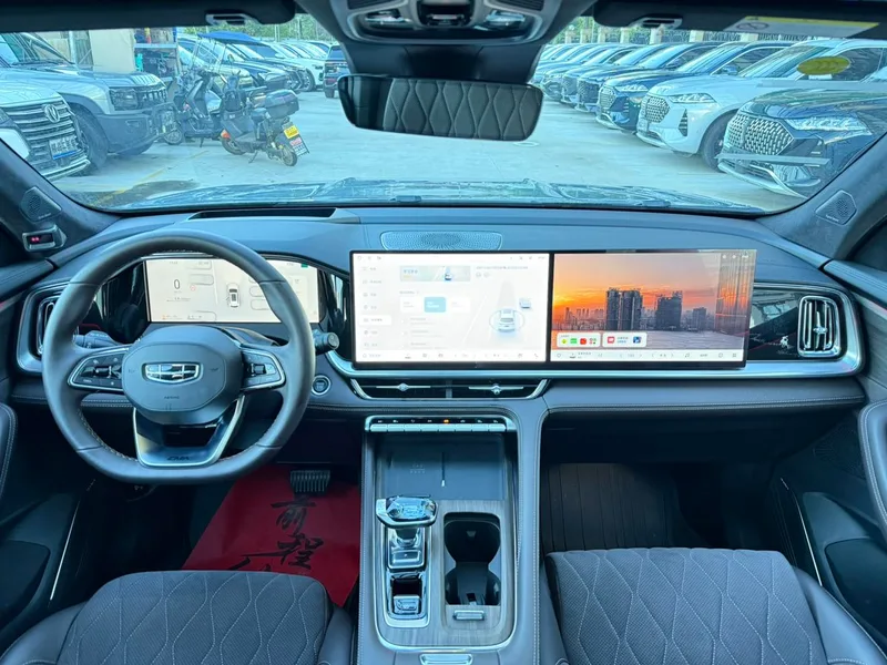 Geely Monjaro 2026 2.0TD High-power automatic four-wheel drive oriental obsidian full moon version interior photo 17 Geely Monjaro 2026 2.0TD High-power automatic four-wheel drive oriental obsidian full moon version interior photo 17