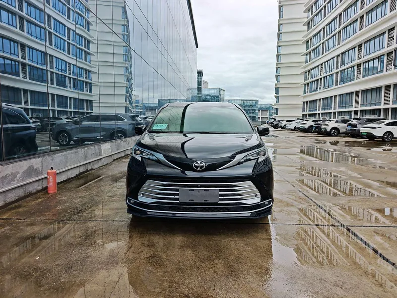 Toyota Sienna 2024 Doble motor 2.5L Edición de platino exterior foto 2