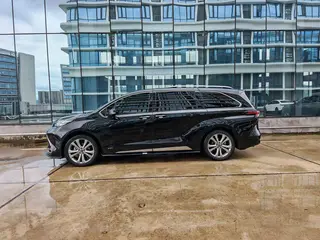 Toyota Sienna 2024 Doble motor 2.5L Edición de platino exterior foto 3