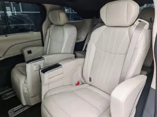 Toyota Sienna 2024 Doble motor 2.5L Edición de platino interior foto 8