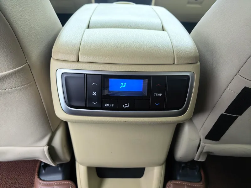 Toyota Highlander 2021 2.0T 4WD Elite Edition 7 Asiento interior foto 11 Toyota Highlander 2021 2.0T 4WD Elite Edition 7 Asiento interior foto 11