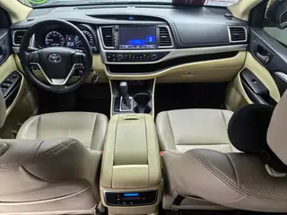 Toyota Highlander 2021 2.0T 4WD Elite Edition 7 Asiento interior foto 12 Toyota Highlander 2021 2.0T 4WD Elite Edition 7 Asiento interior foto 12