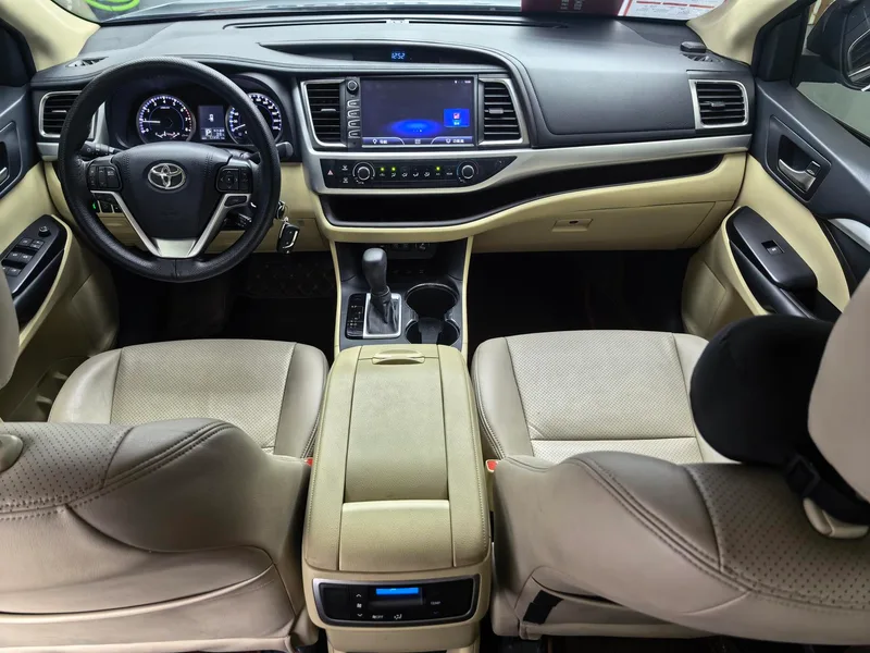 Toyota Highlander 2021 2.0T 4WD Elite Edition 7 Asiento interior foto 12 Toyota Highlander 2021 2.0T 4WD Elite Edition 7 Asiento interior foto 12