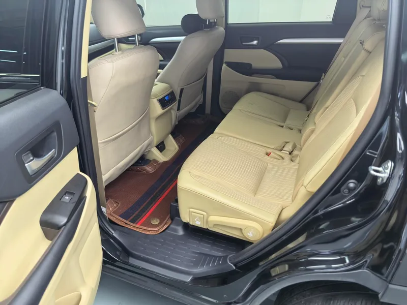 Toyota Highlander 2021 2.0T 4WD Elite Edition 7 Asiento interior foto 13 Toyota Highlander 2021 2.0T 4WD Elite Edition 7 Asiento interior foto 13