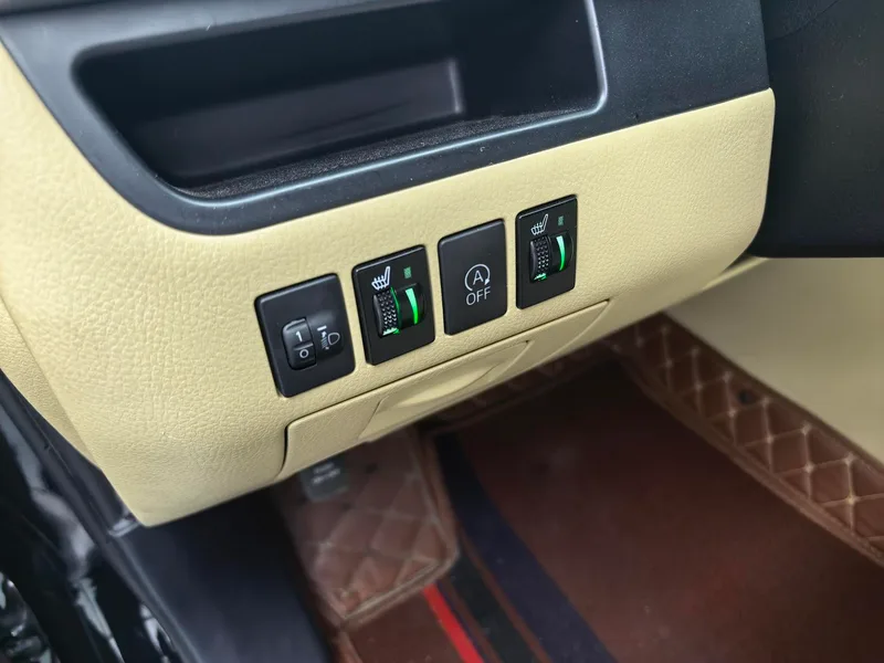 Toyota Highlander 2021 2.0T 4WD Elite Edition 7 Asiento interior foto 18 Toyota Highlander 2021 2.0T 4WD Elite Edition 7 Asiento interior foto 18