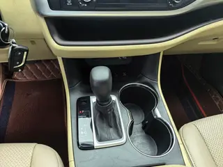Toyota Highlander 2021 2.0T 4WD Elite Edition 7 Asiento interior foto 19 Toyota Highlander 2021 2.0T 4WD Elite Edition 7 Asiento interior foto 19