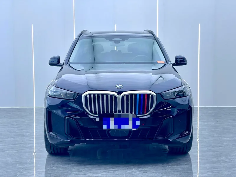 BMW X5 2023 xDrive30Li Премиум-класса M Спортивный костюм экстерьер фото 2 BMW X5 2023 xDrive30Li Премиум-класса M Спортивный костюм экстерьер фото 2