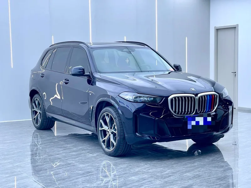 BMW X5 2023 xDrive30Li Премиум-класса M Спортивный костюм экстерьер фото 3 BMW X5 2023 xDrive30Li Премиум-класса M Спортивный костюм экстерьер фото 3