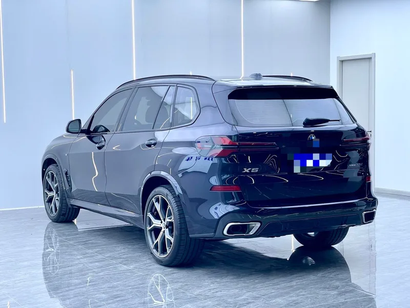 BMW X5 2023 xDrive30Li Премиум-класса M Спортивный костюм экстерьер фото 6 BMW X5 2023 xDrive30Li Премиум-класса M Спортивный костюм экстерьер фото 6