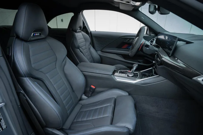 BMW M2 2024 M2 Coupé intérieur photo 8 BMW M2 2024 M2 Coupé intérieur photo 8