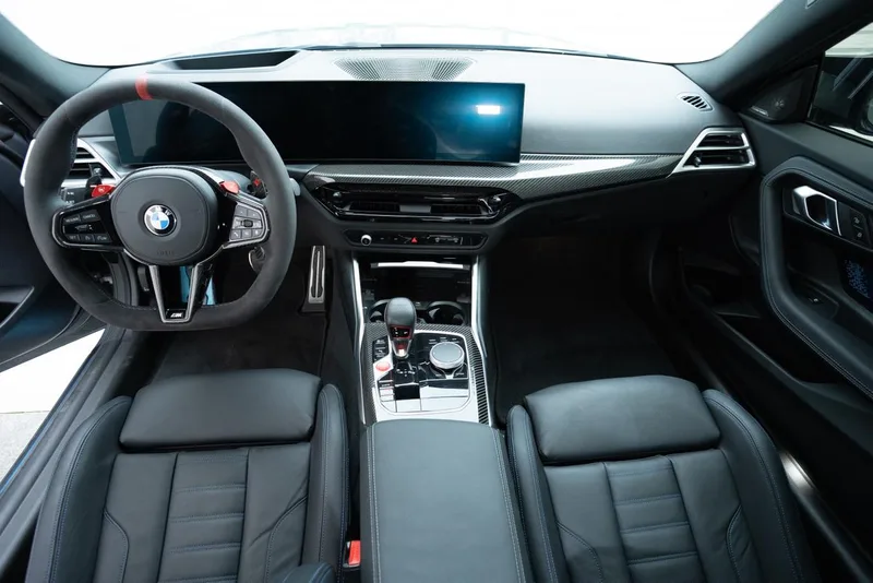 BMW M2 2024 M2 Coupé intérieur photo 9 BMW M2 2024 M2 Coupé intérieur photo 9
