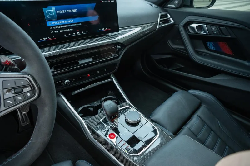 BMW M2 2024 M2 Coupé intérieur photo 11 BMW M2 2024 M2 Coupé intérieur photo 11