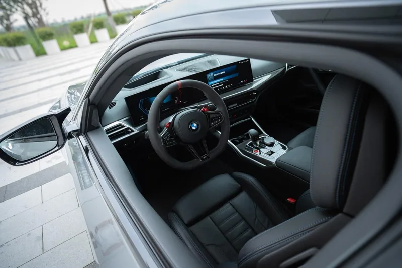 BMW M2 2024 M2 Coupé intérieur photo 13 BMW M2 2024 M2 Coupé intérieur photo 13