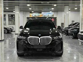 BMW X5 2023 xDrive40Li M Ensemble de sport extérieur photo 2 BMW X5 2023 xDrive40Li M Ensemble de sport extérieur photo 2