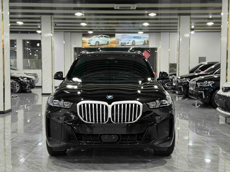 BMW X5 2023 xDrive40Li M Ensemble de sport extérieur photo 2 BMW X5 2023 xDrive40Li M Ensemble de sport extérieur photo 2