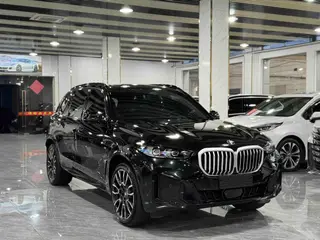 BMW X5 2023 xDrive40Li M Ensemble de sport extérieur photo 3 BMW X5 2023 xDrive40Li M Ensemble de sport extérieur photo 3