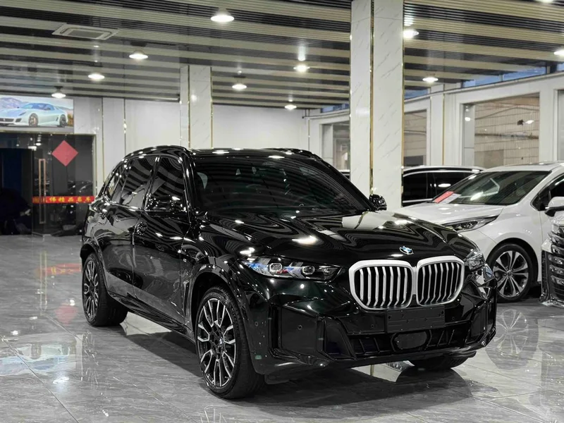BMW X5 2023 xDrive40Li M Ensemble de sport extérieur photo 3 BMW X5 2023 xDrive40Li M Ensemble de sport extérieur photo 3
