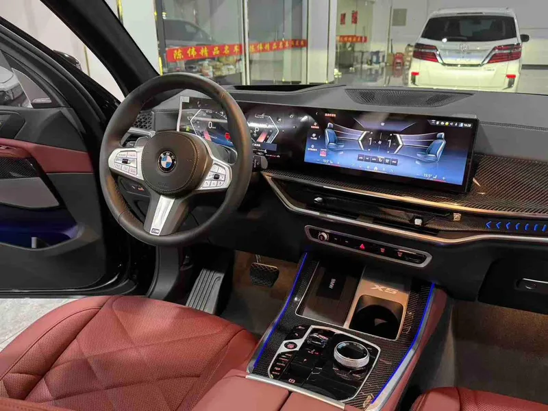 BMW X5 2023 xDrive40Li M Ensemble de sport extérieur photo 8 BMW X5 2023 xDrive40Li M Ensemble de sport extérieur photo 8