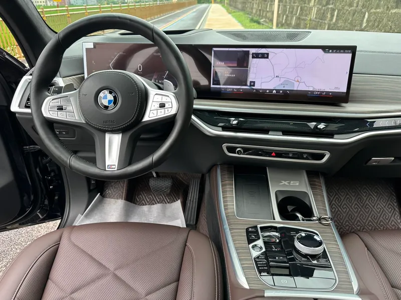 BMW X5 2023 xDrive40Li M Sports suit exterior photo 7 BMW X5 2023 xDrive40Li M Sports suit exterior photo 7