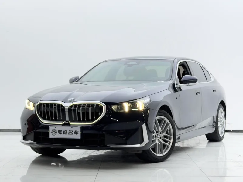 BMW 5 Series 2024 525Li Traje de lujo exterior foto 1 BMW 5 Series 2024 525Li Traje de lujo exterior foto 1