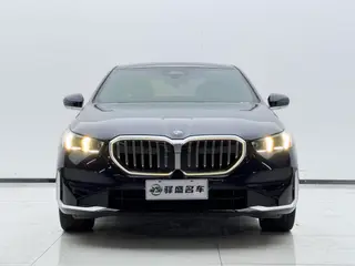 BMW 5 Series 2024 525Li Traje de lujo exterior foto 2 BMW 5 Series 2024 525Li Traje de lujo exterior foto 2