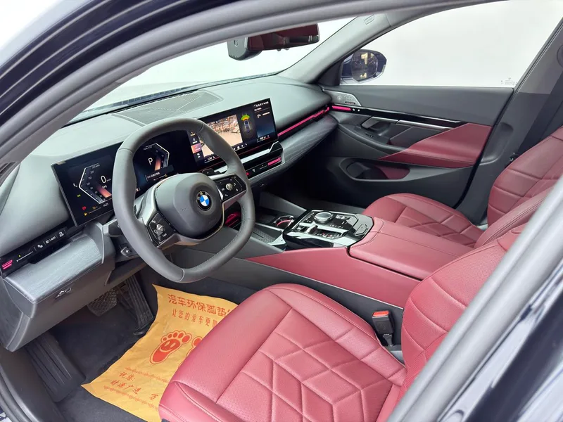BMW 5 Series 2024 525Li Traje de lujo exterior foto 4 BMW 5 Series 2024 525Li Traje de lujo exterior foto 4