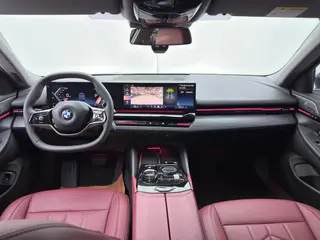BMW 5 Series 2024 525Li Traje de lujo interior foto 11 BMW 5 Series 2024 525Li Traje de lujo interior foto 11