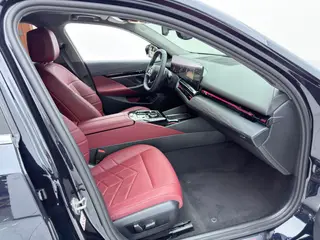 BMW 5 Series 2024 525Li Traje de lujo interior foto 13 BMW 5 Series 2024 525Li Traje de lujo interior foto 13