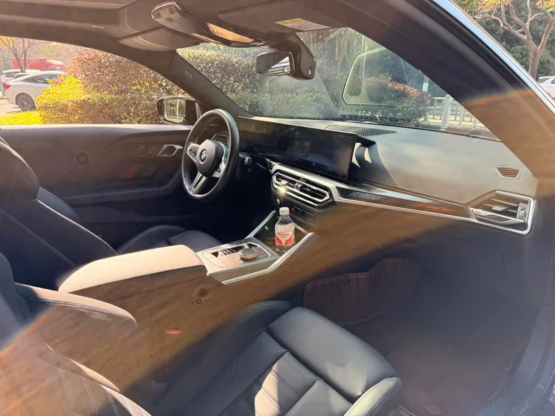 BMW 2 Series 2023 M240i Coupé interior foto 6 BMW 2 Series 2023 M240i Coupé interior foto 6
