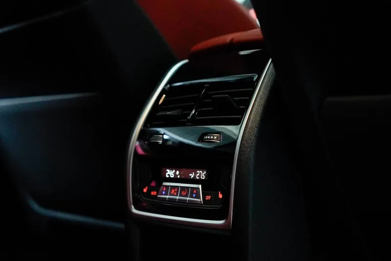 BMW X6 M 2023 X6 M Thunder Edition interior photo 14 BMW X6 M 2023 X6 M Thunder Edition interior photo 14