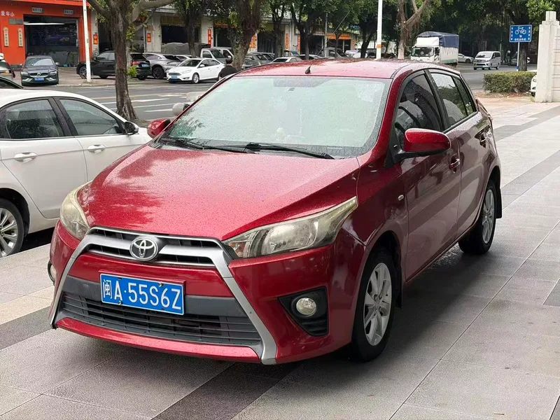 Toyota Yaris L 2014 1.5G Автоматическая версия экстерьер фото 1 Toyota Yaris L 2014 1.5G Автоматическая версия экстерьер фото 1