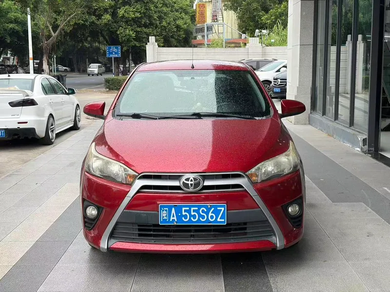 Toyota Yaris L 2014 1.5G Автоматическая версия экстерьер фото 2 Toyota Yaris L 2014 1.5G Автоматическая версия экстерьер фото 2