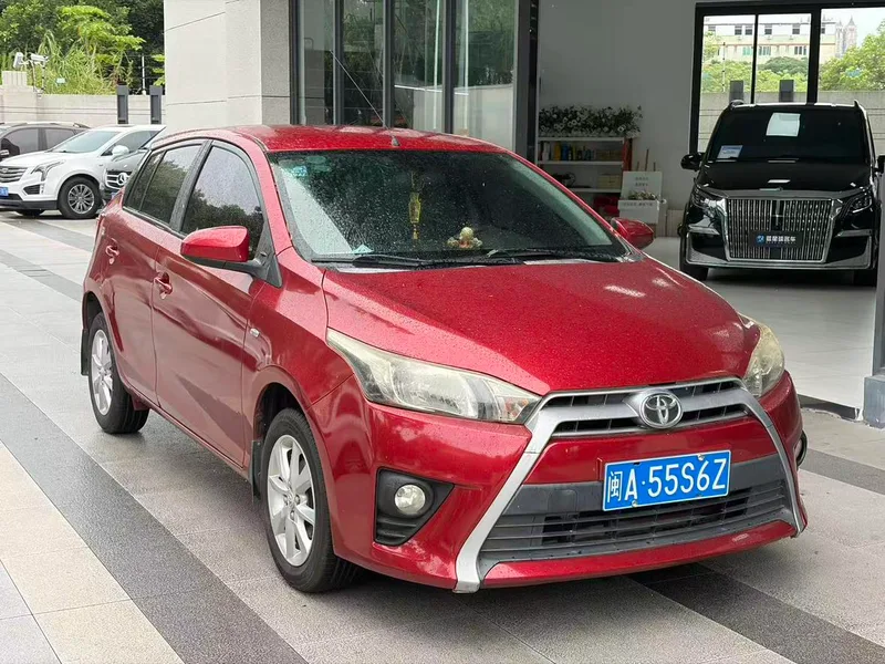 Toyota Yaris L 2014 1.5G Автоматическая версия экстерьер фото 3 Toyota Yaris L 2014 1.5G Автоматическая версия экстерьер фото 3