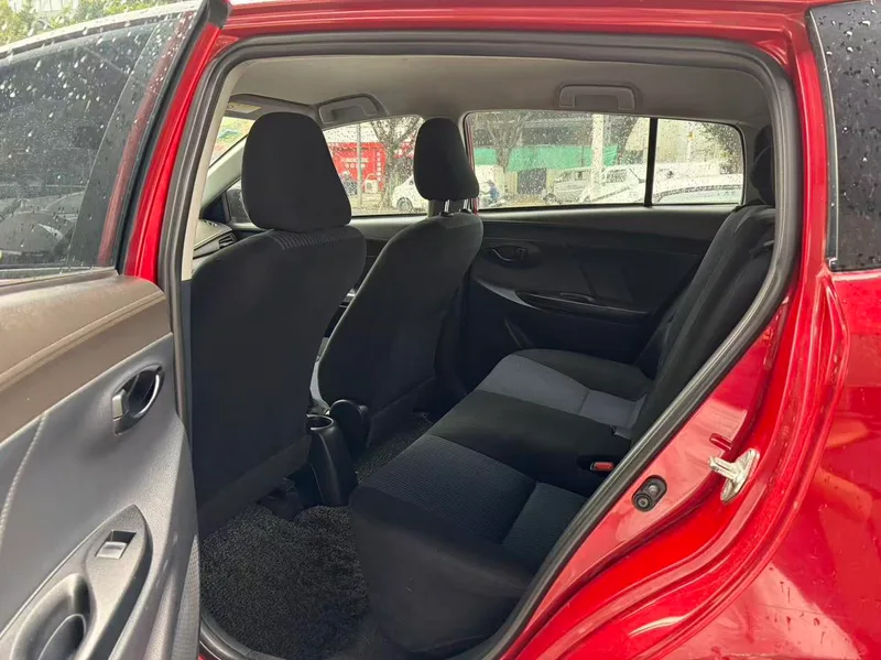 Toyota Yaris L 2014 1.5G Автоматическая версия интерьер фото 6 Toyota Yaris L 2014 1.5G Автоматическая версия интерьер фото 6