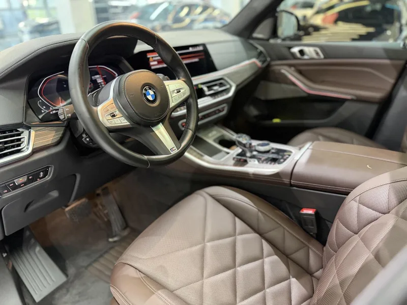 BMW X5 2022 xDrive 40Li M Спортивный костюм экстерьер фото 4 BMW X5 2022 xDrive 40Li M Спортивный костюм экстерьер фото 4