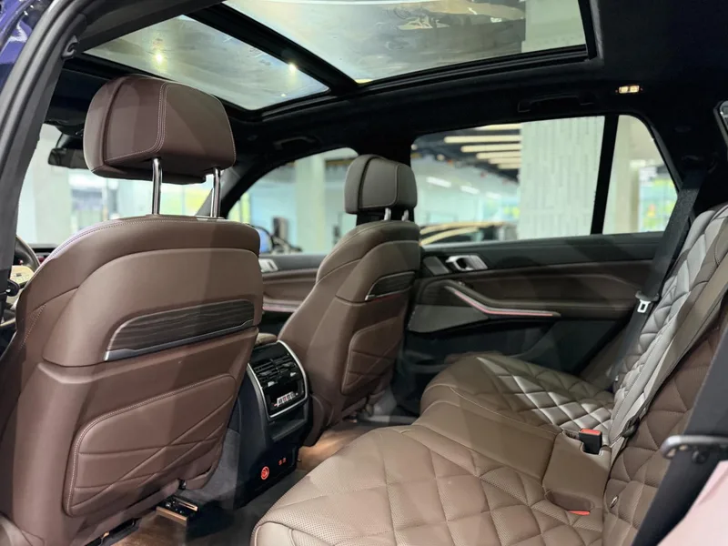 BMW X5 2022 xDrive 40Li M Спортивный костюм экстерьер фото 6 BMW X5 2022 xDrive 40Li M Спортивный костюм экстерьер фото 6
