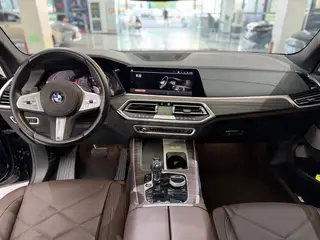 BMW X5 2022 xDrive 40Li M Спортивный костюм экстерьер фото 7 BMW X5 2022 xDrive 40Li M Спортивный костюм экстерьер фото 7