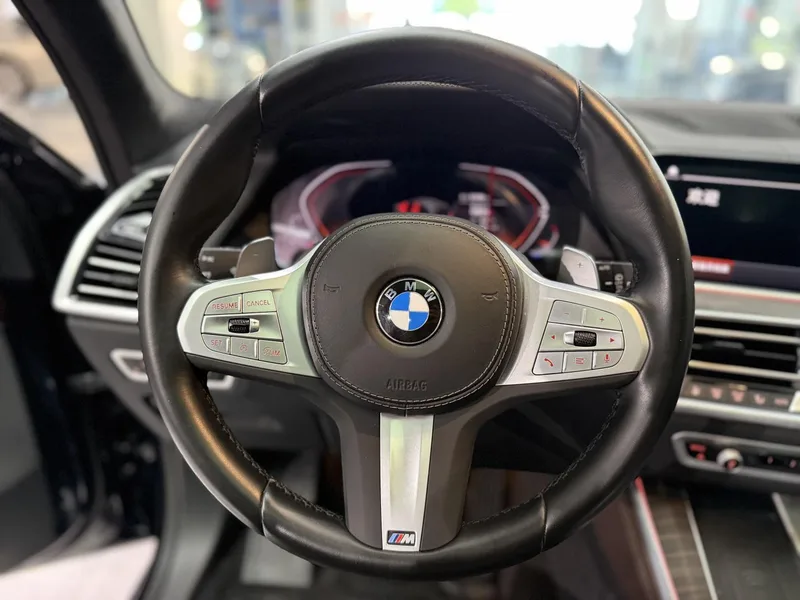 BMW X5 2022 xDrive 40Li M Спортивный костюм интерьер фото 10 BMW X5 2022 xDrive 40Li M Спортивный костюм интерьер фото 10