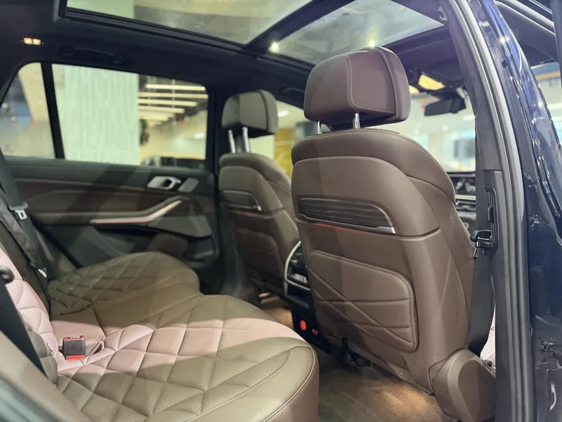 BMW X5 2022 xDrive 40Li M Спортивный костюм интерьер фото 11 BMW X5 2022 xDrive 40Li M Спортивный костюм интерьер фото 11