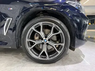 BMW X5 2022 xDrive 40Li M Спортивный костюм интерьер фото 13 BMW X5 2022 xDrive 40Li M Спортивный костюм интерьер фото 13