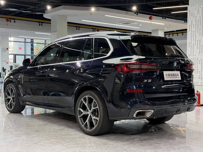 BMW X5 2022 xDrive 40Li M Спортивный костюм интерьер фото 14 BMW X5 2022 xDrive 40Li M Спортивный костюм интерьер фото 14