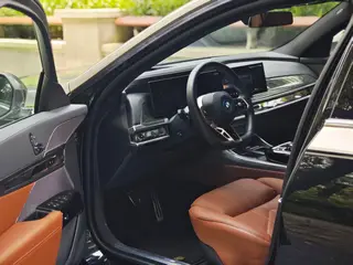 BMW i7 2023 eDrive50L Премиум-класса M Спортивный костюм экстерьер фото 4 BMW i7 2023 eDrive50L Премиум-класса M Спортивный костюм экстерьер фото 4