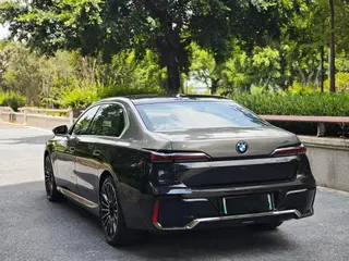 BMW i7 2023 eDrive50L Премиум-класса M Спортивный костюм интерьер фото 7 BMW i7 2023 eDrive50L Премиум-класса M Спортивный костюм интерьер фото 7