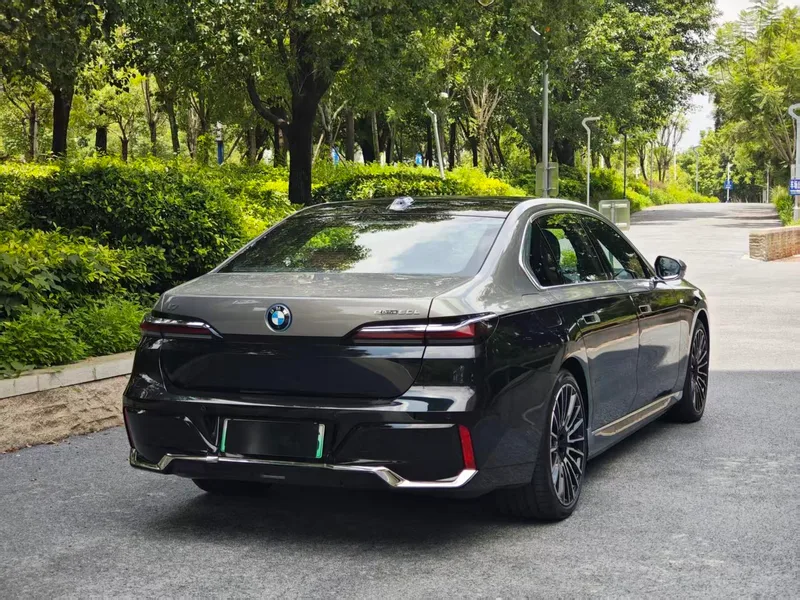 BMW i7 2023 eDrive50L Премиум-класса M Спортивный костюм интерьер фото 9 BMW i7 2023 eDrive50L Премиум-класса M Спортивный костюм интерьер фото 9