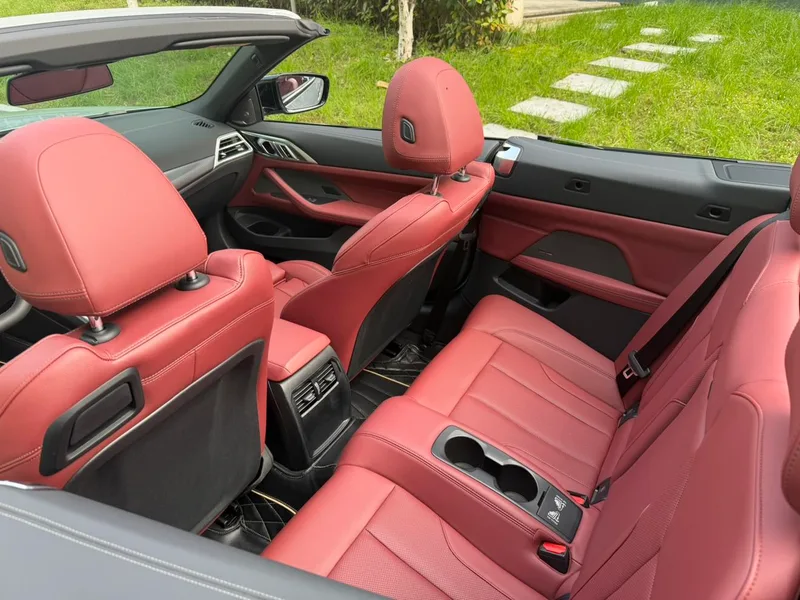 BMW 4 Series 2024 430i M Set de nuit de sport intérieur photo 14 BMW 4 Series 2024 430i M Set de nuit de sport intérieur photo 14
