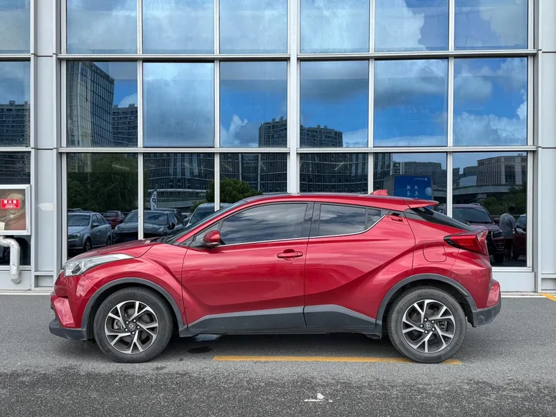 Toyota C-HR 2020 2.0L Leading Edition exterior photo 3 Toyota C-HR 2020 2.0L Leading Edition exterior photo 3
