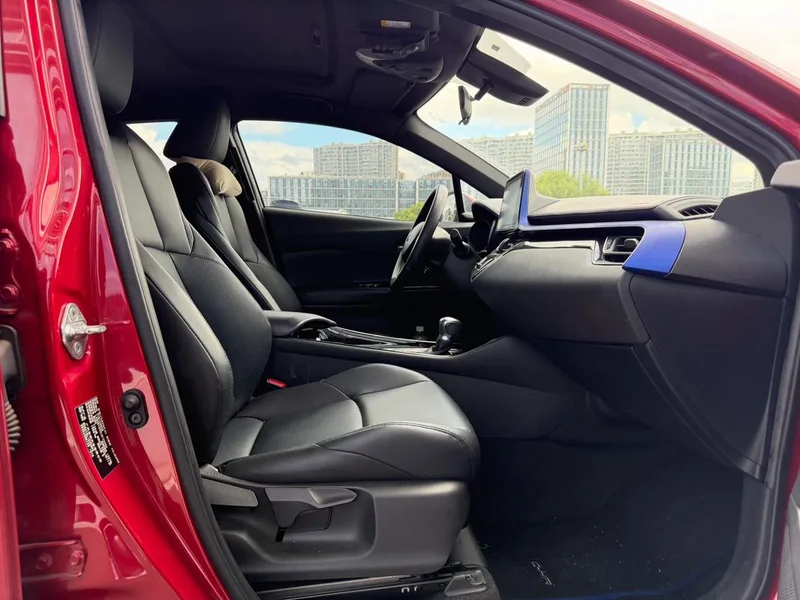 Toyota C-HR 2020 2.0L Leading Edition interior photo 8 Toyota C-HR 2020 2.0L Leading Edition interior photo 8